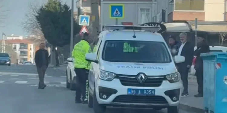 Lüleburgaz’da park halinde otomobile çarpıp kaçtı