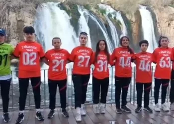 Vanlı kadın sporculardan depremzedelere selam