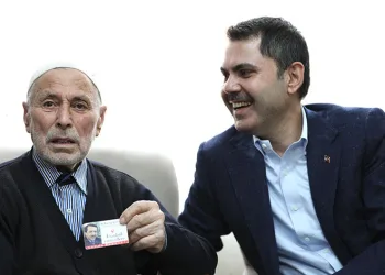 Murat Kurum, vatandaşın çay davetini geri çevirmedi