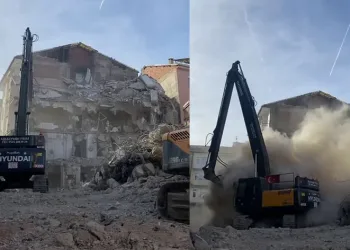 Elazığ’da ağır hasarlı binaların yıkımı sürüyor