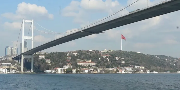 Tuzla Belediyesi’nden ailelere boğaz turu