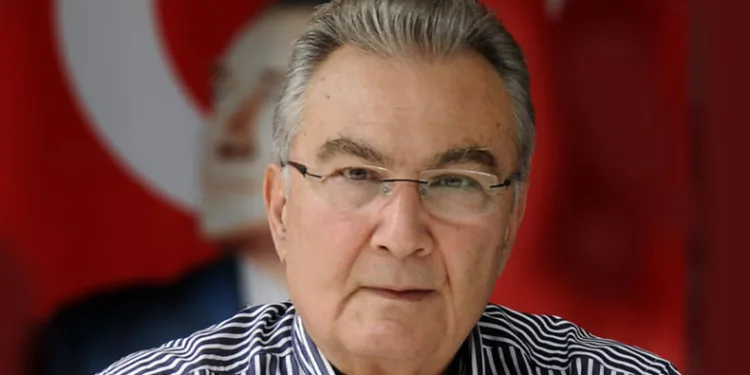 Deniz Baykal mezarı başında anıldı