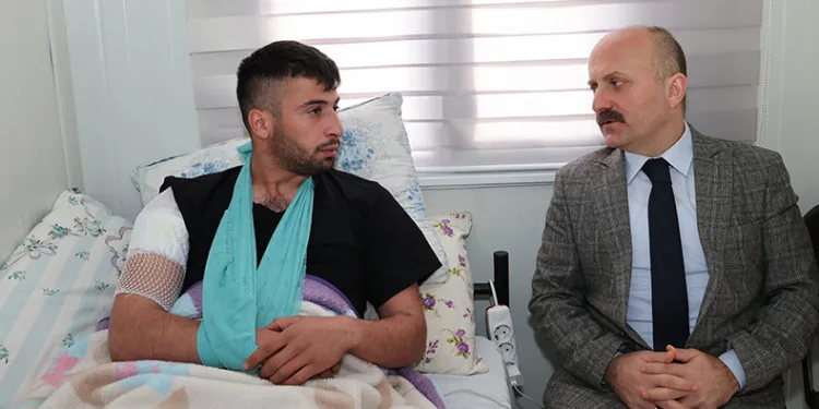 Vali Osman Varol, yaralı askeri ziyaret etti