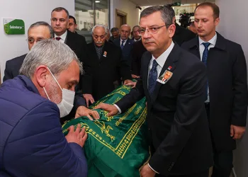 Özel, Mehmet Aslandoğan’ın cenazesine katıldı