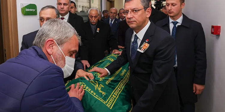 Özel, Mehmet Aslandoğan’ın cenazesine katıldı