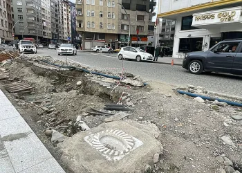 Tuvalet yıkıldı, taşı kaldı