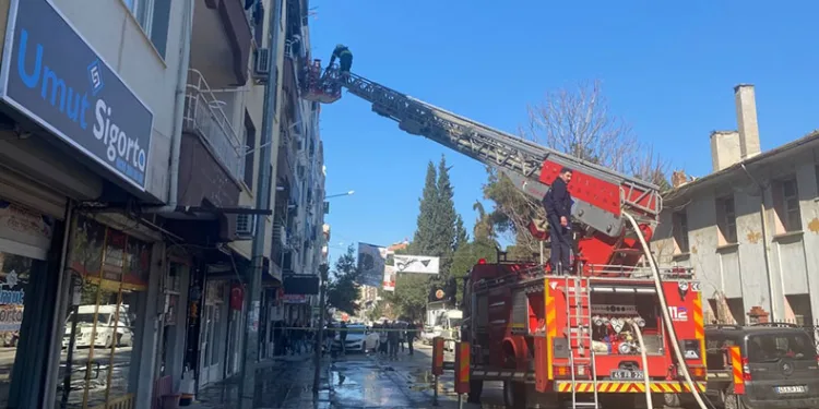 Çıkan ev yangınında genç kız hayatını kaybetti
