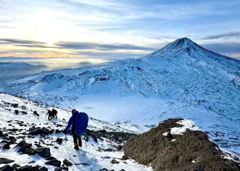 Dağcılar Küçük Ağrı Dağı’nın zirvesine ulaştı