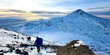 Dağcılar Küçük Ağrı Dağı’nın zirvesine ulaştı