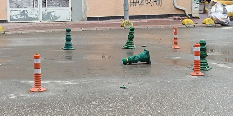 Plastikten sonra demir dubaları da kırdılar
