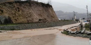 Artvin olumsuz hava koşullarıyla mücadele ediyor