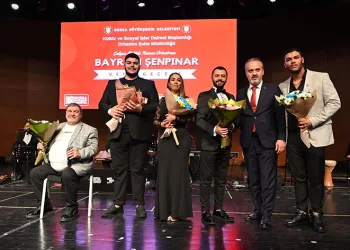 Roman orkestrası çaldı, Başkan Aktaş söyledi