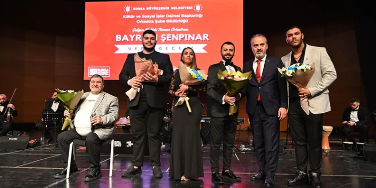 Roman orkestrası çaldı, Başkan Aktaş söyledi