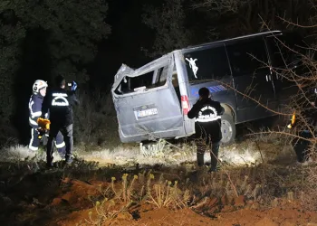 Akraba ziyaretine giderken uçuruma yuvarlandılar