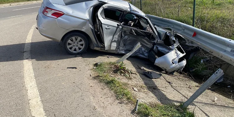 Otomobilin çarpıştığı kazada 3 kişi yaralandı
