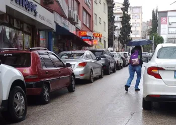 Bilecik’te duyarsız sürücü tüm trafiği kitledi