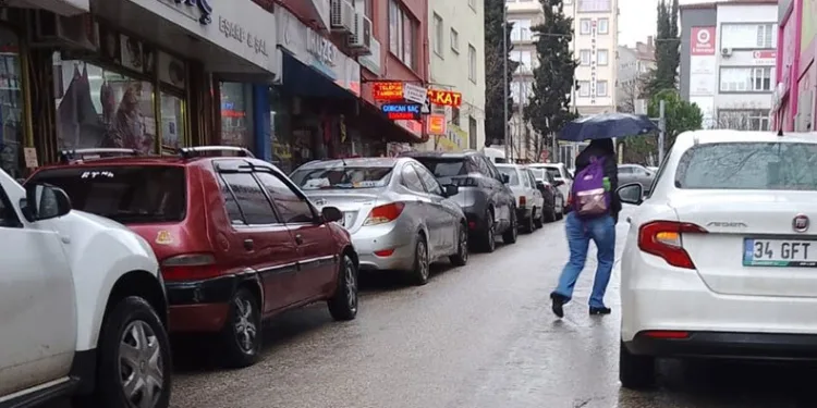 Bilecik’te duyarsız sürücü tüm trafiği kitledi