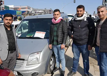Otomobillere bakan çok, alan az