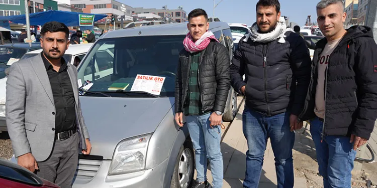 Otomobillere bakan çok, alan az