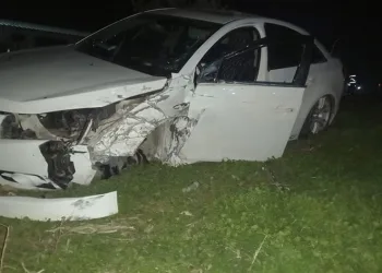 Manisa’da otomobil ve minibüs çarpıştı