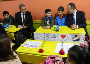 Depremde ölen öğretmen ve öğrenciler unutulmadı