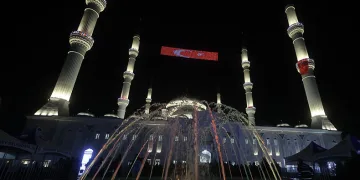Miraç Kandili tüm yurtta dualarla idrak edildi
