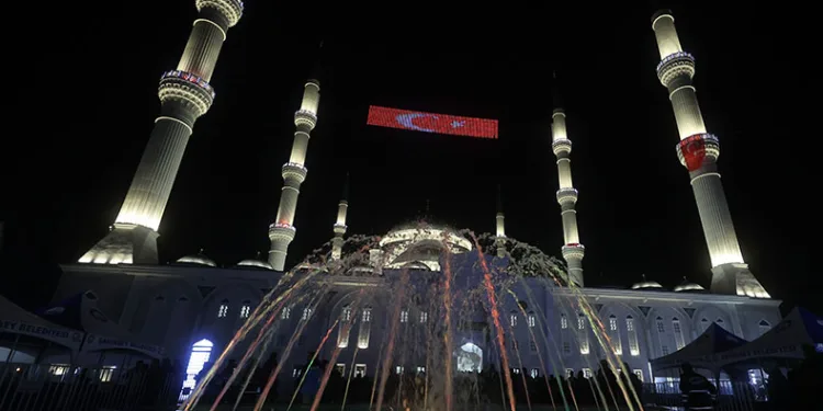 Miraç Kandili tüm yurtta dualarla idrak edildi
