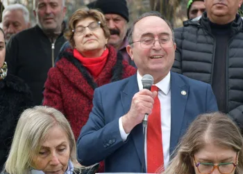 Aday gösterilmeyen belediye başkanı istifa etti