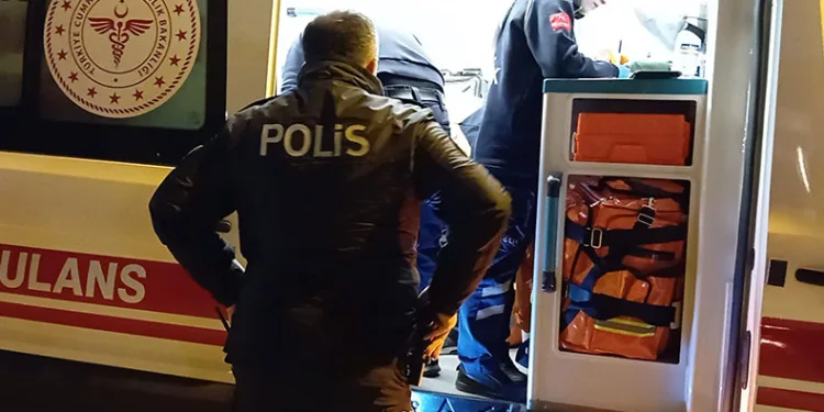 Tanımadığı şahıs tarafından bıçaklandı