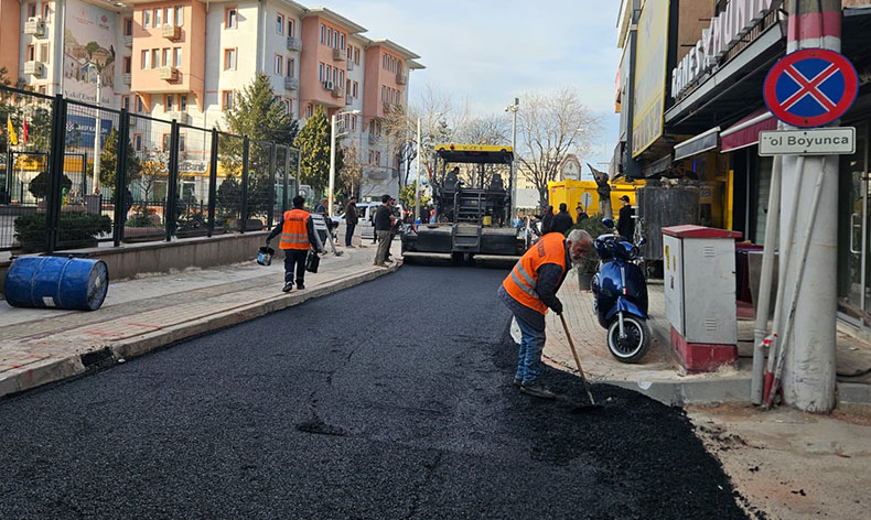 Osmangazi’de asfalt mesaisi hız kesmiyor