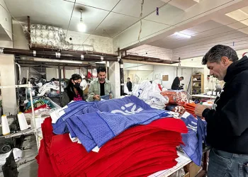 Bayrak üreticilerinde seçim yoğunluğu