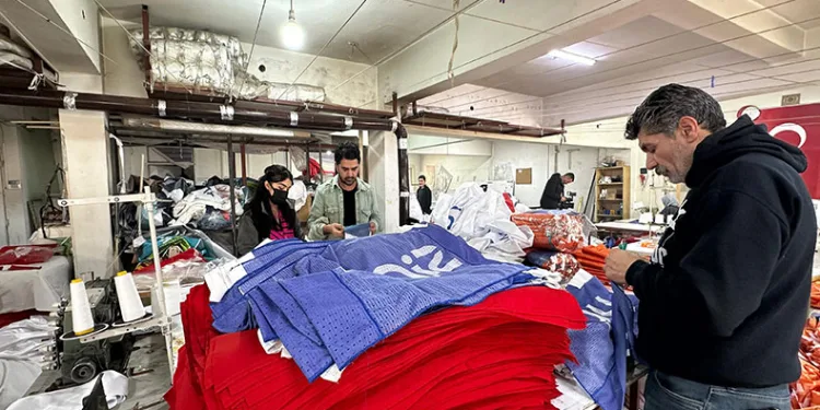 Bayrak üreticilerinde seçim yoğunluğu
