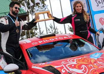 Kar rallisinde kadın pilot ilk 10’a girdi