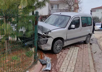 Bursa’da öğrenci servisi kaza yaptı, yaralılar var