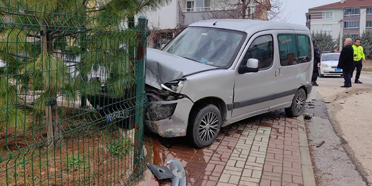 Bursa’da öğrenci servisi kaza yaptı, yaralılar var