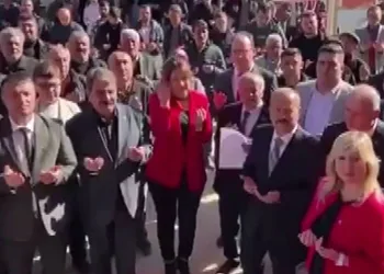 MHP’li vekil kazanmaları için hocadan dua istedi