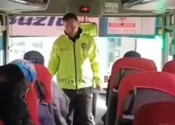 Trafik polislerinden bilgilendirme çalışması