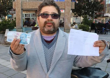 100 lira borç istedi, hesabına 100 bin lira yattı