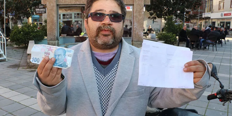 100 lira borç istedi, hesabına 100 bin lira yattı