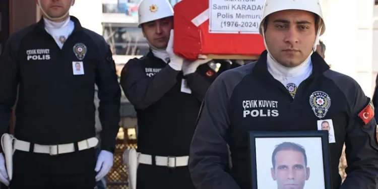 Erzincanlı polis memuru son yolculuğuna uğurlandı