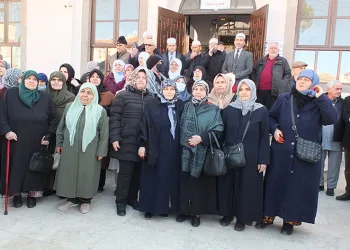 Burhaniye’de umrecilere coşkulu uğurlama