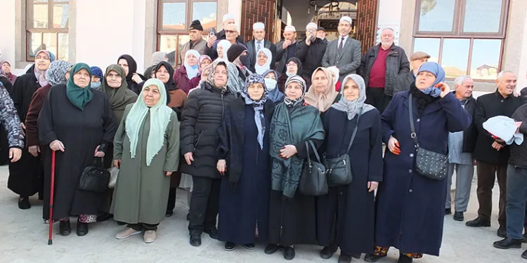 Burhaniye’de umrecilere coşkulu uğurlama