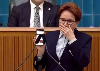 Kürsüde hüngür hüngür ağladı