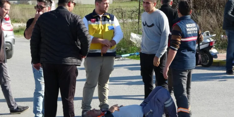 Otomobil ile motosikletin çarpıştığı kaza kamerada