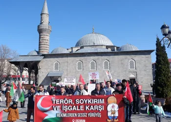 Sağlıkçılar Erzurum’da Gazze için yürüdü