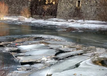 Çoruh nehri buz tuttu