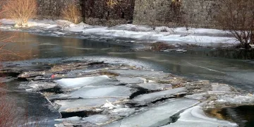 Çoruh nehri buz tuttu