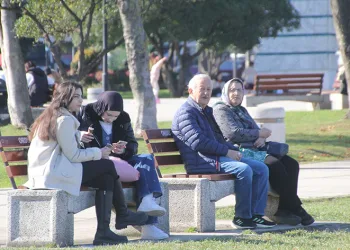 Kış mevsiminde yaz havası sahilleri doldurdu