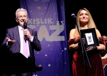 Açılışı konserini Jülide Özçelik yaptı