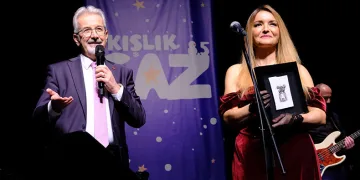 Açılışı konserini Jülide Özçelik yaptı